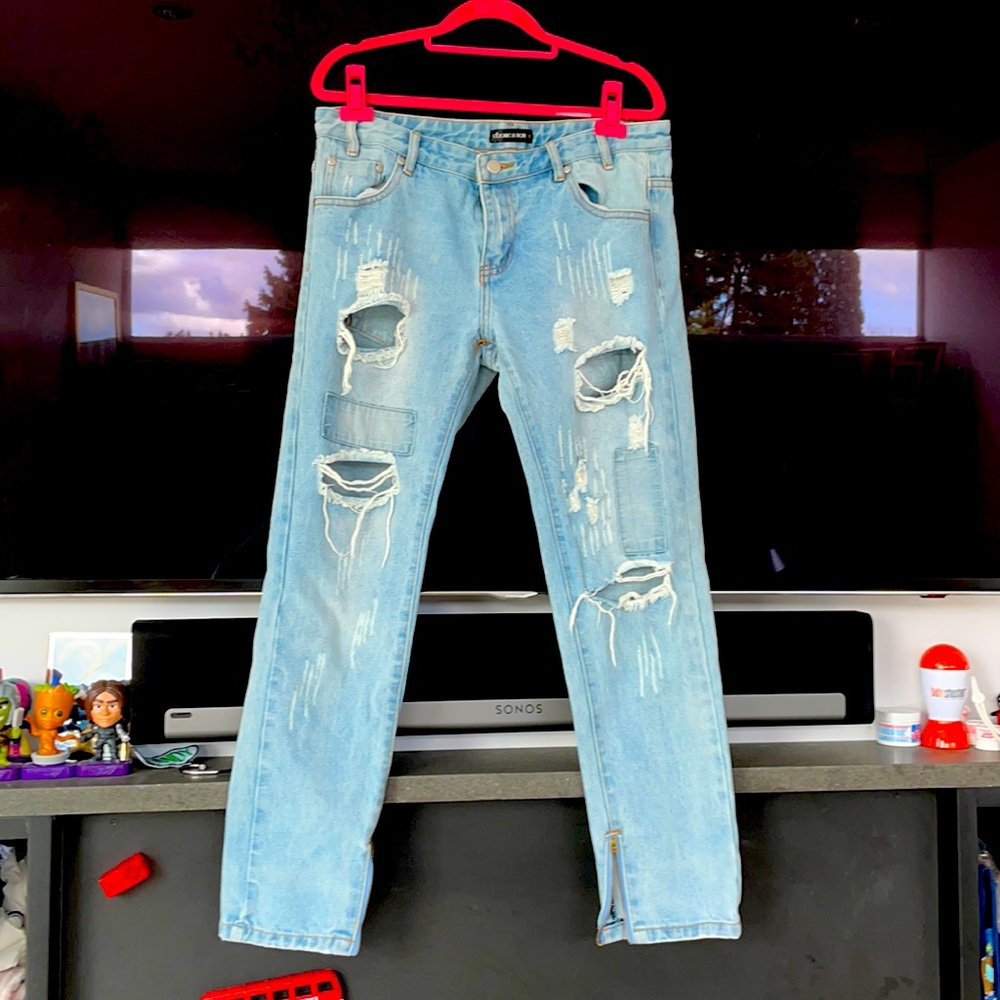 Super distressed comfy, vintage cool blue jeans